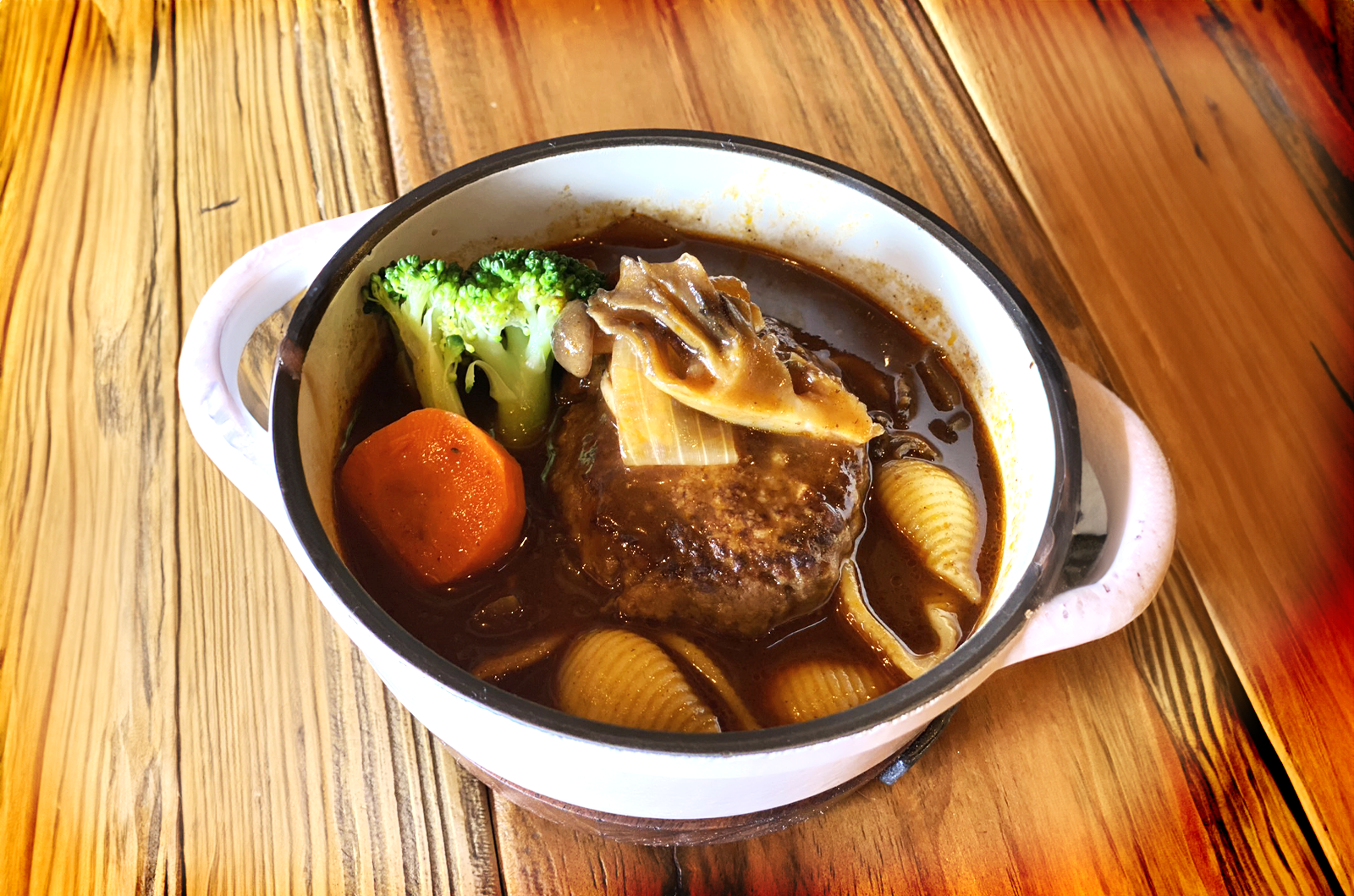 ショートパスタ入り煮込みハンバーグ